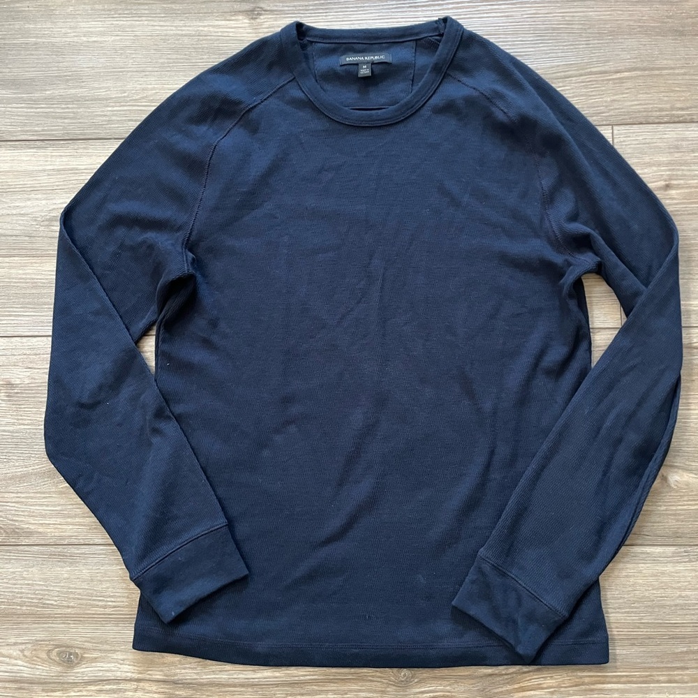 2/$30 - Banana Republic Navy Long Sleeve Thermal Knit Tee Men’s‎ Medium